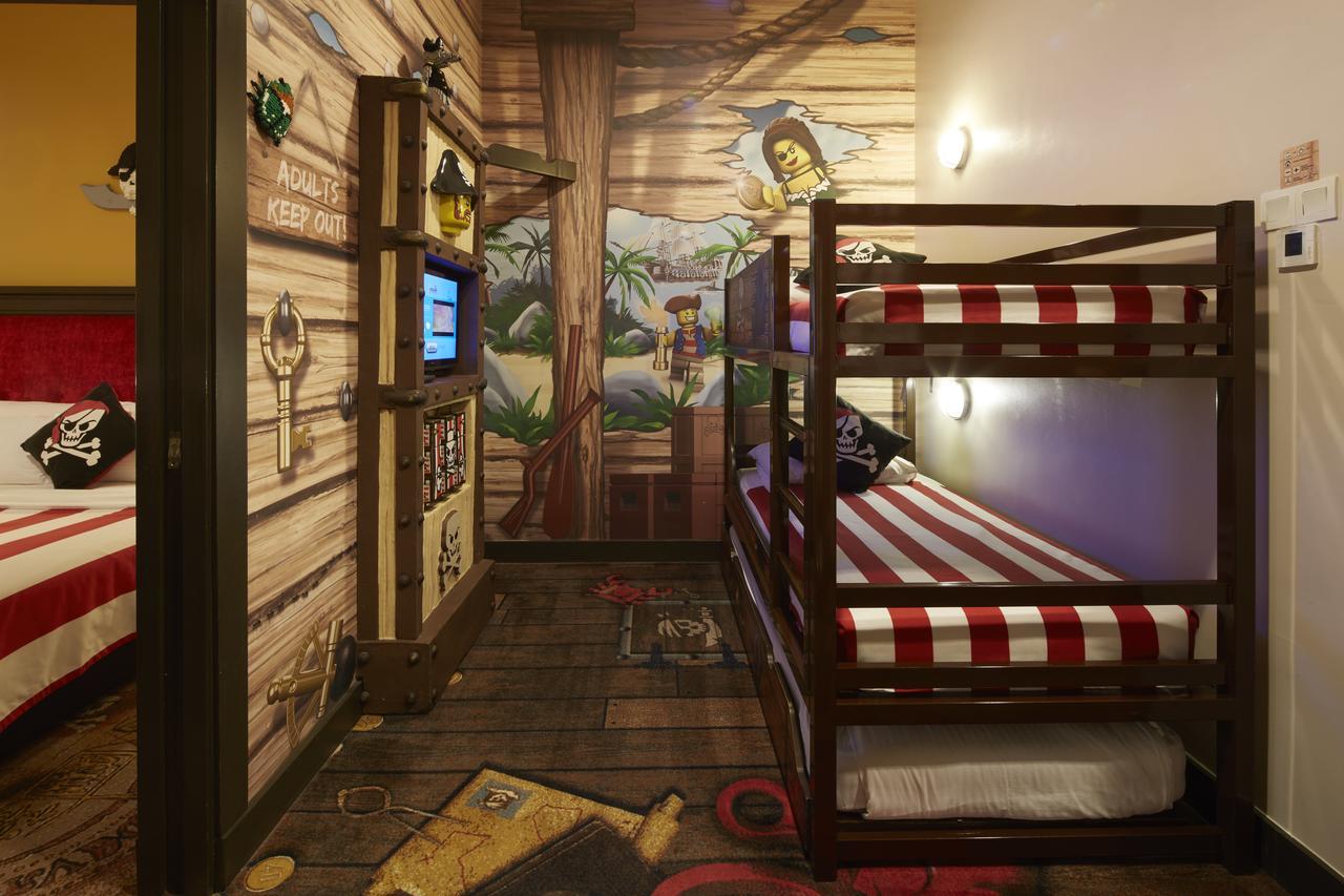 נוסג'יה Legoland Malaysia Hotel מראה חיצוני תמונה Pirate themed room at Great Wolf Lodge