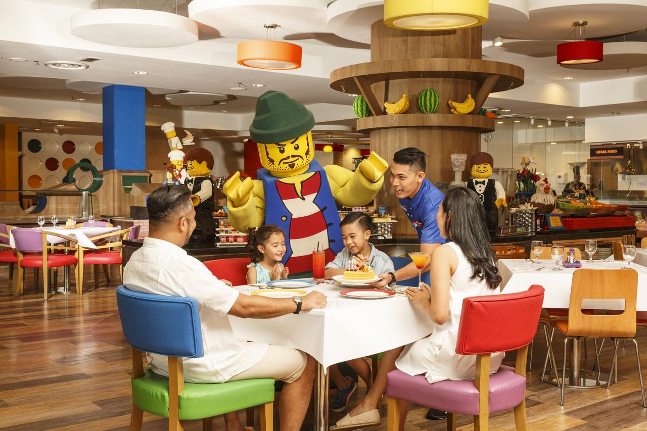 נוסג'יה Legoland Malaysia Hotel מראה חיצוני תמונה Family dining at LEGOLAND Malaysia Resort