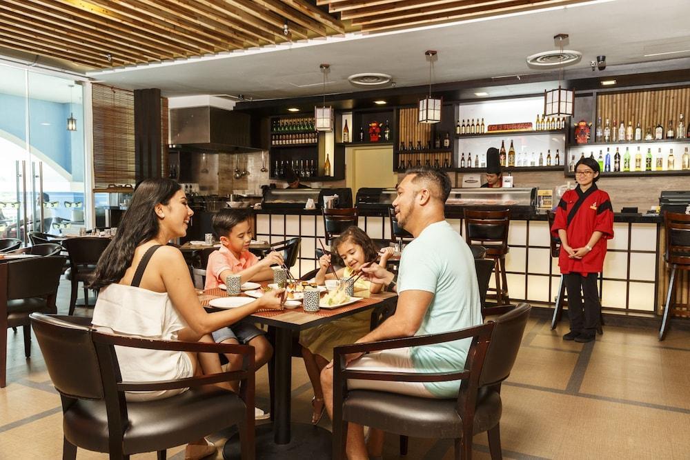 נוסג'יה Legoland Malaysia Hotel מראה חיצוני תמונה Family dining at the airport