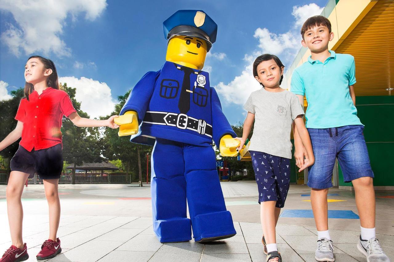 נוסג'יה Legoland Malaysia Hotel מראה חיצוני תמונה LEGO City Policeman